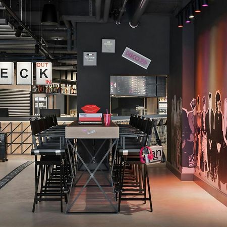 Moxy Duesseldorf City ภายนอก รูปภาพ