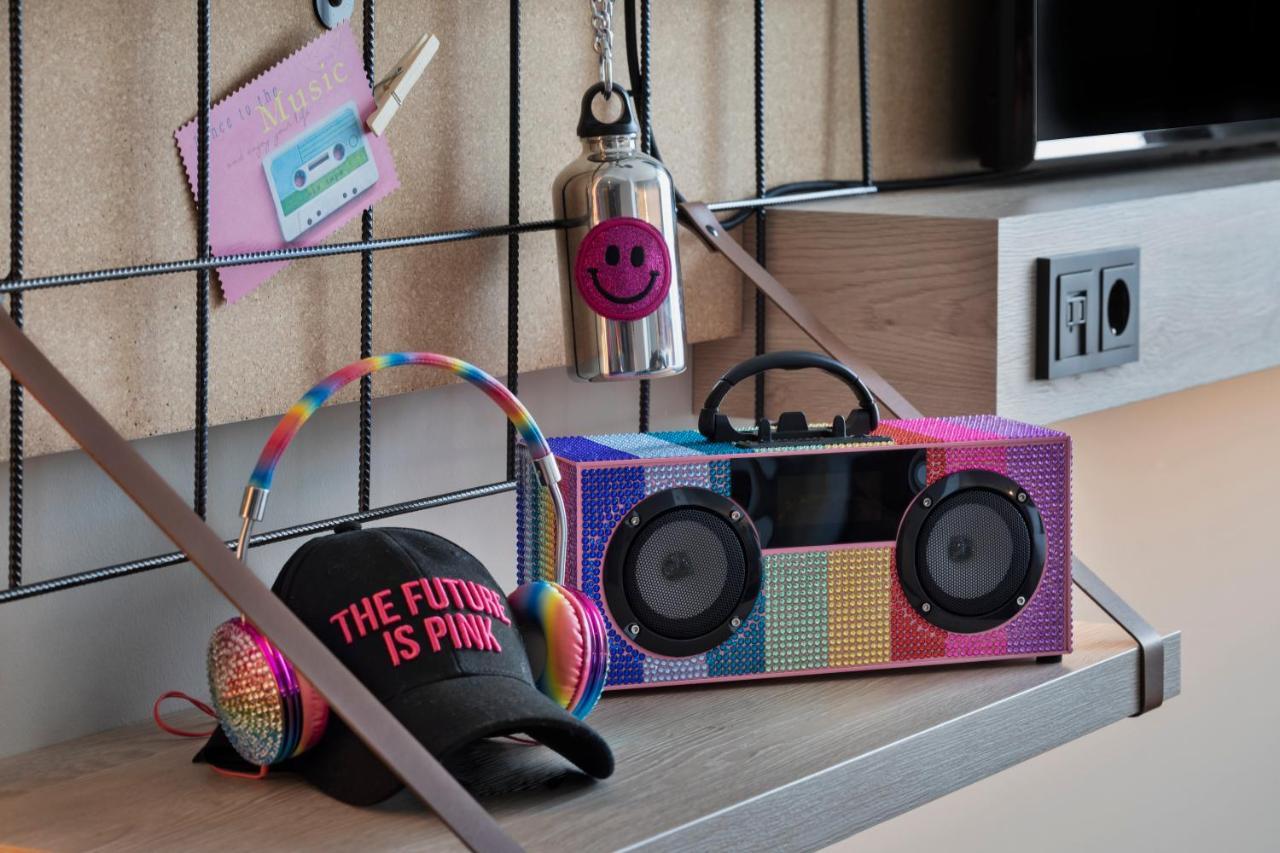 Moxy Duesseldorf City ภายนอก รูปภาพ