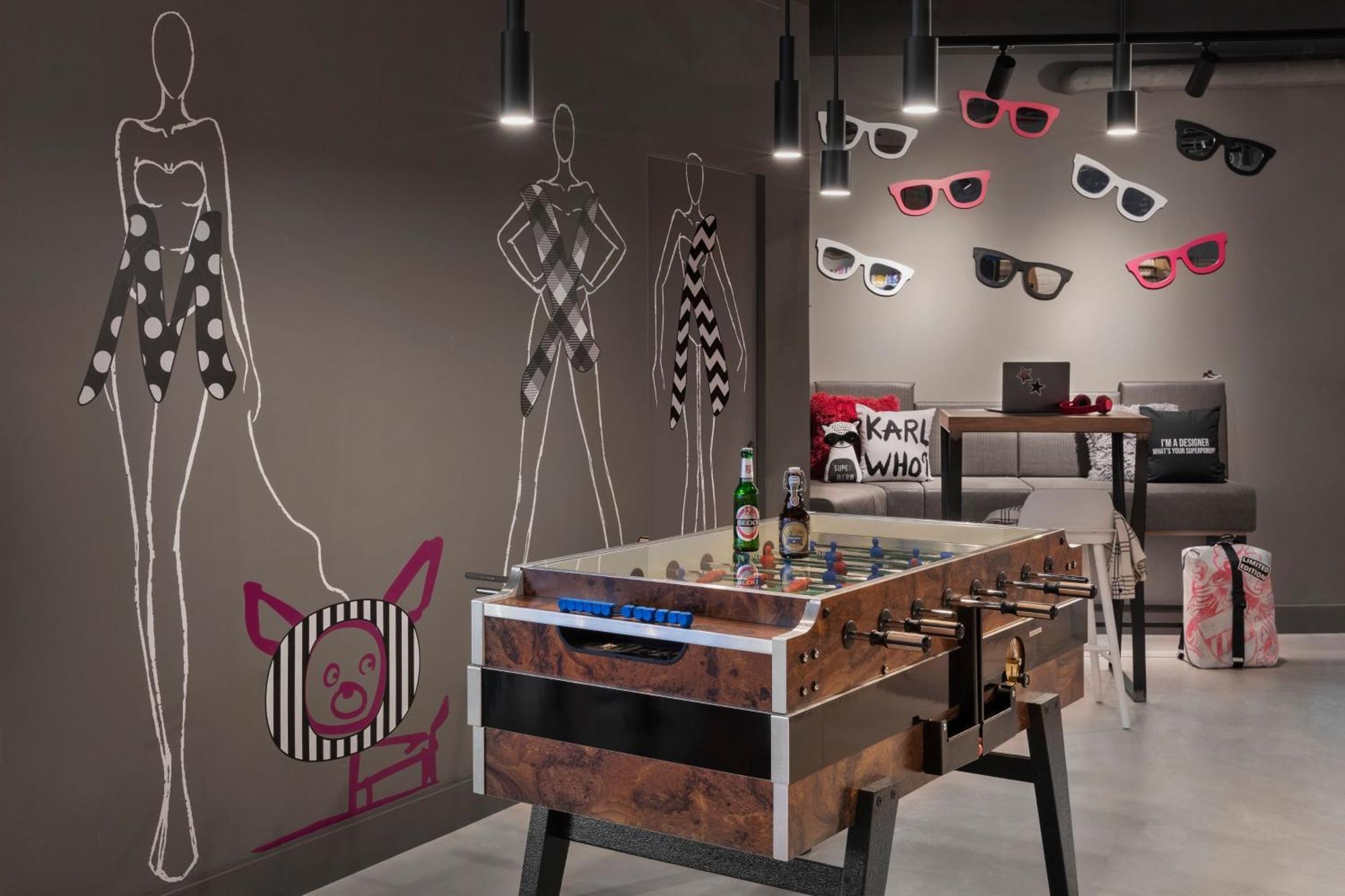Moxy Duesseldorf City ภายนอก รูปภาพ