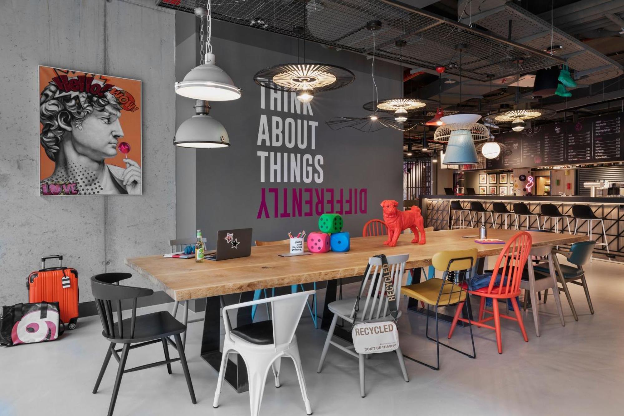 Moxy Duesseldorf City ภายนอก รูปภาพ