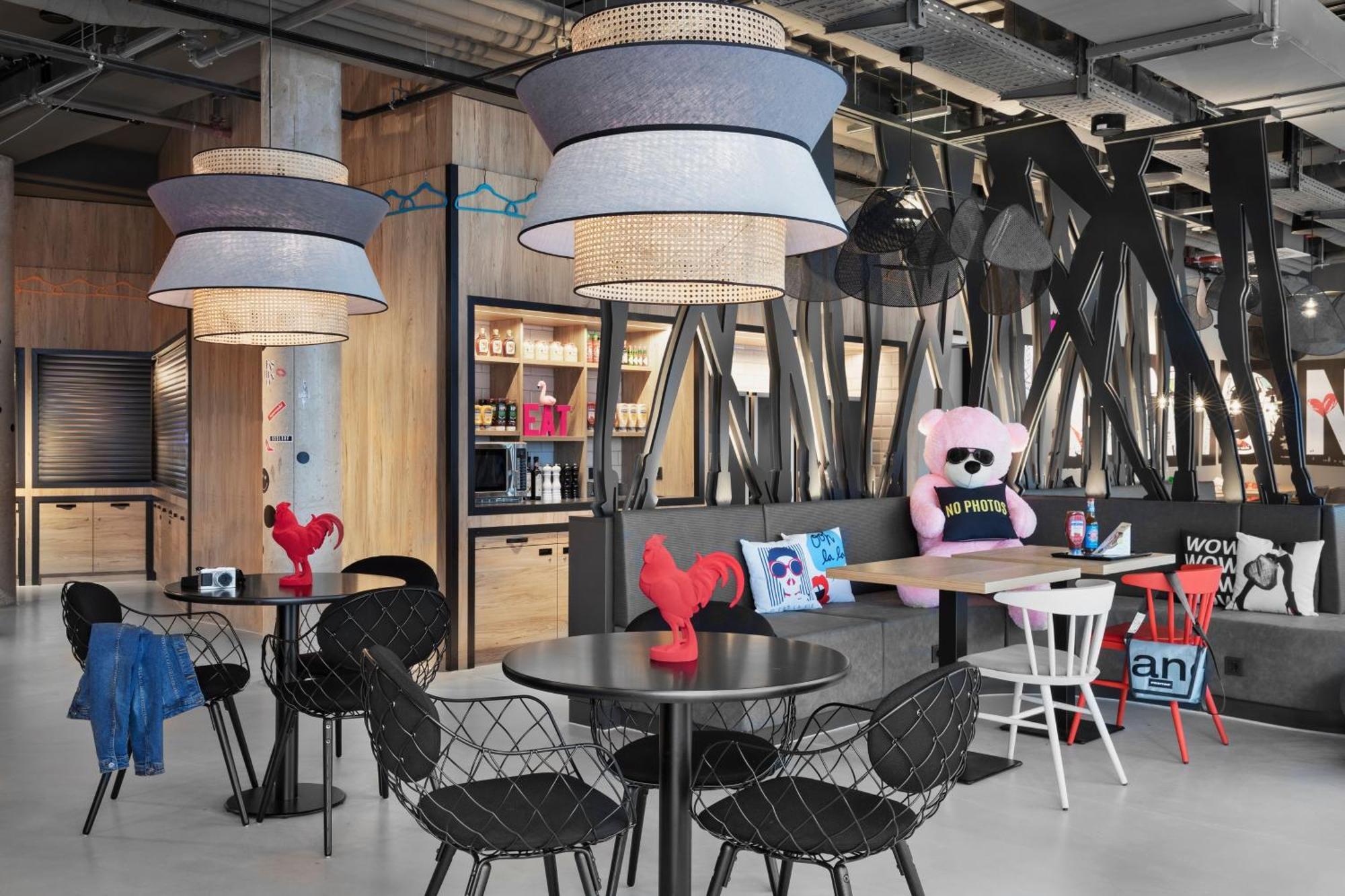 Moxy Duesseldorf City ภายนอก รูปภาพ