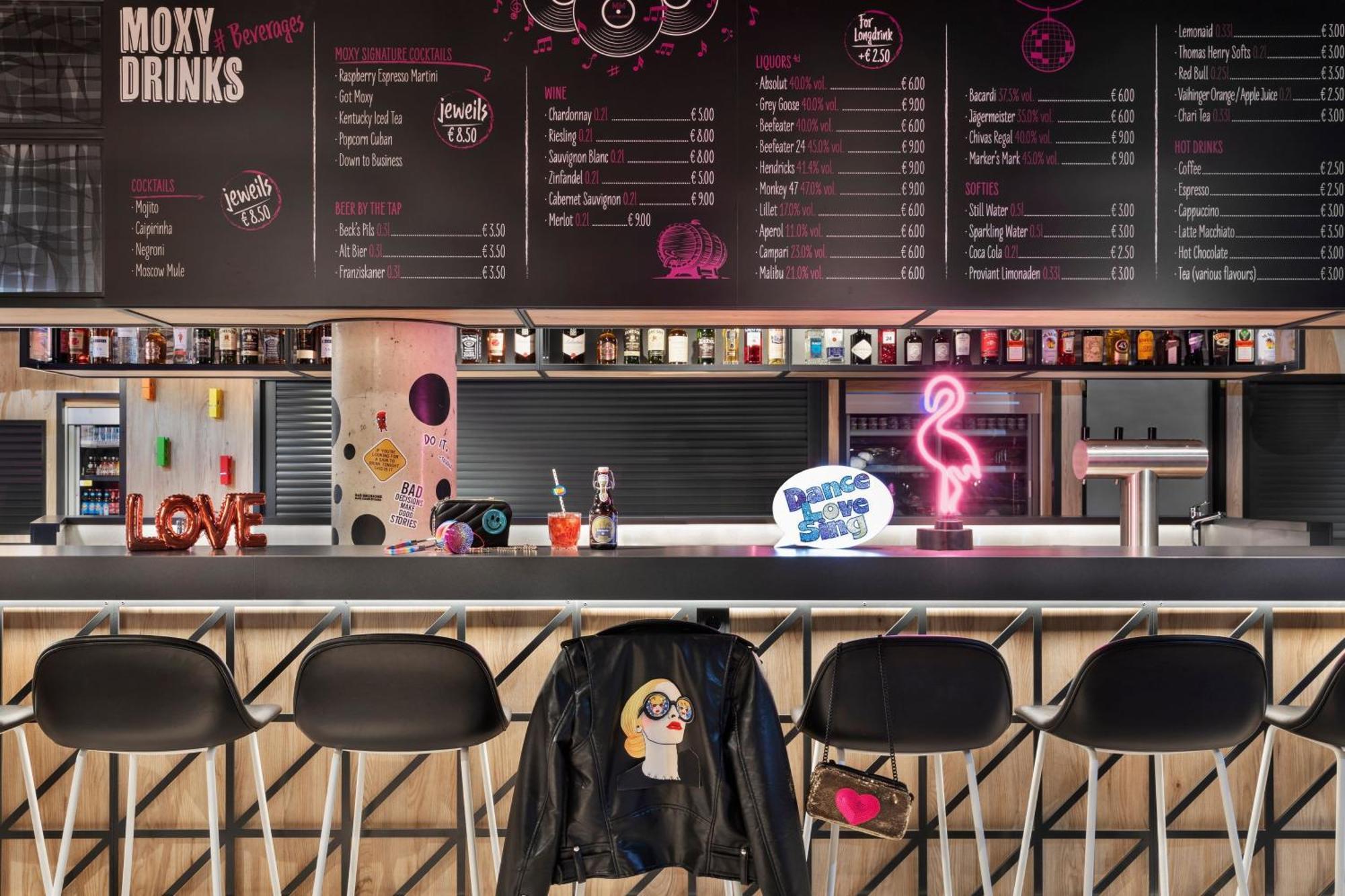 Moxy Duesseldorf City ภายนอก รูปภาพ