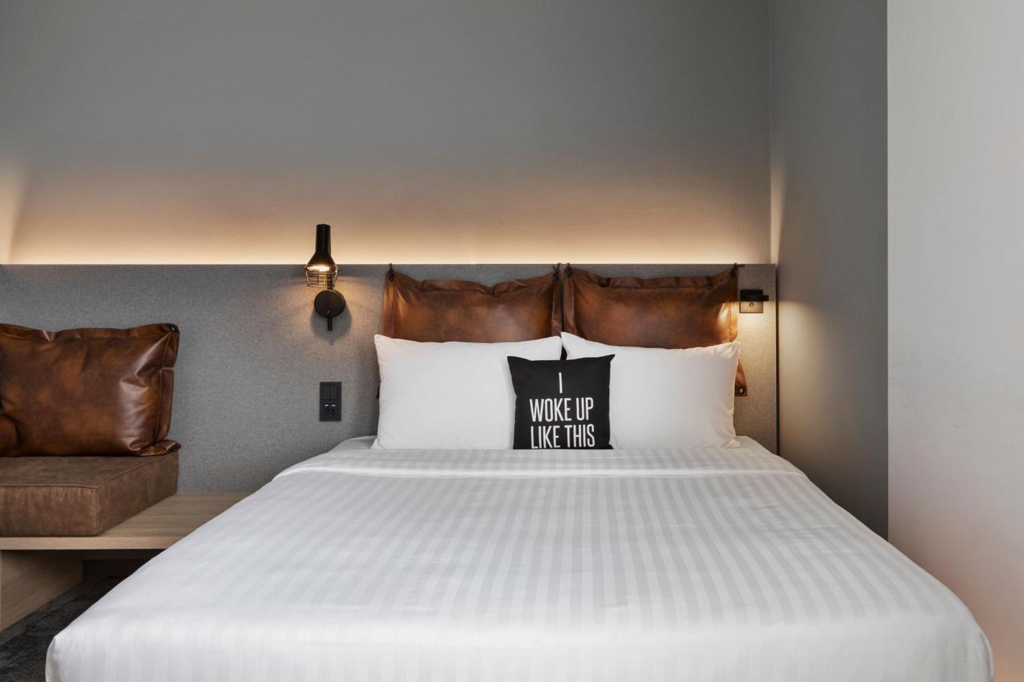 Moxy Duesseldorf City ภายนอก รูปภาพ