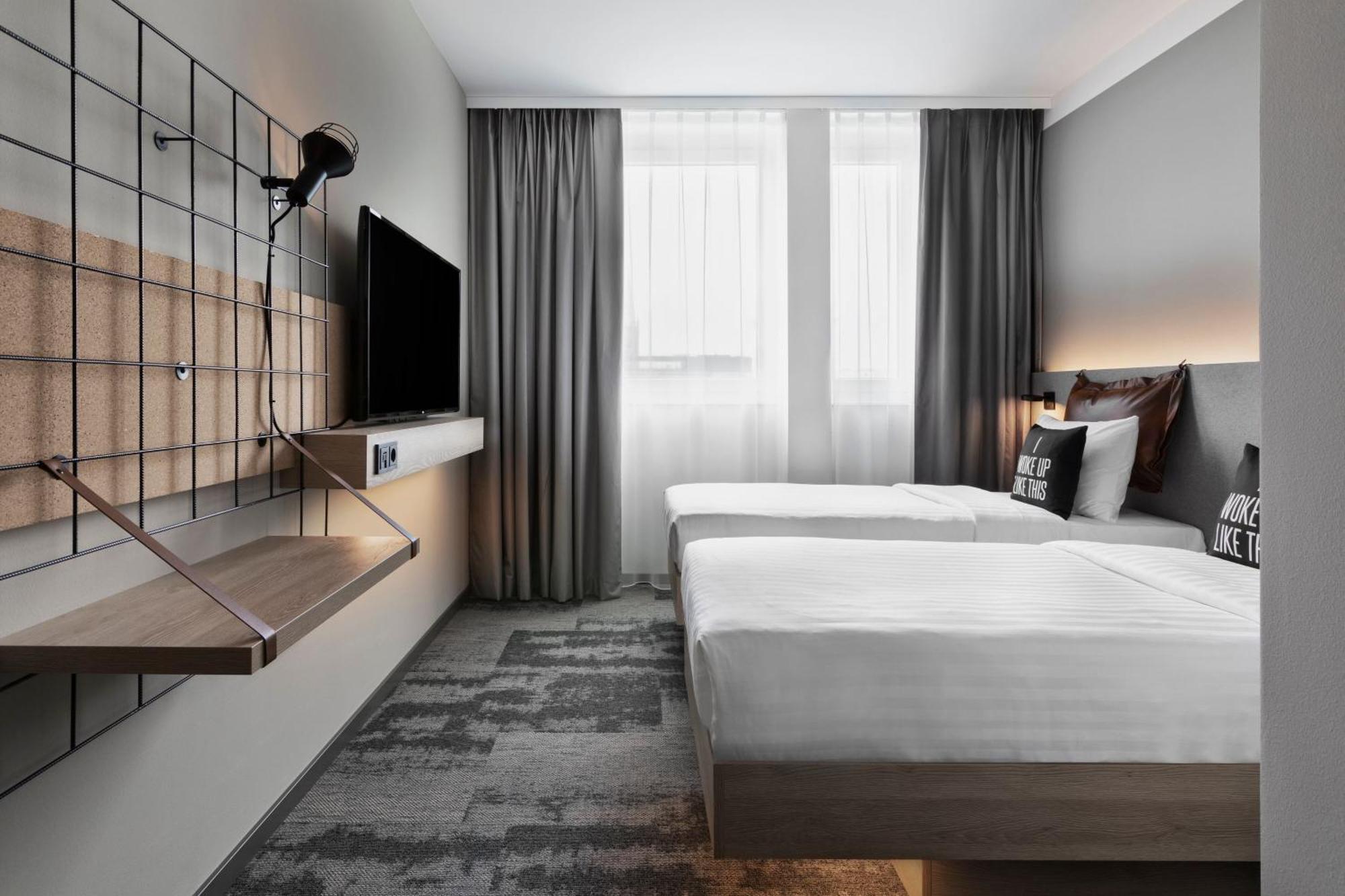 Moxy Duesseldorf City ภายนอก รูปภาพ