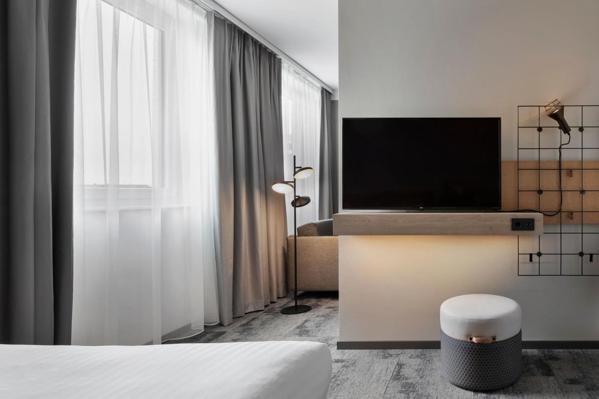 Moxy Duesseldorf City ภายนอก รูปภาพ