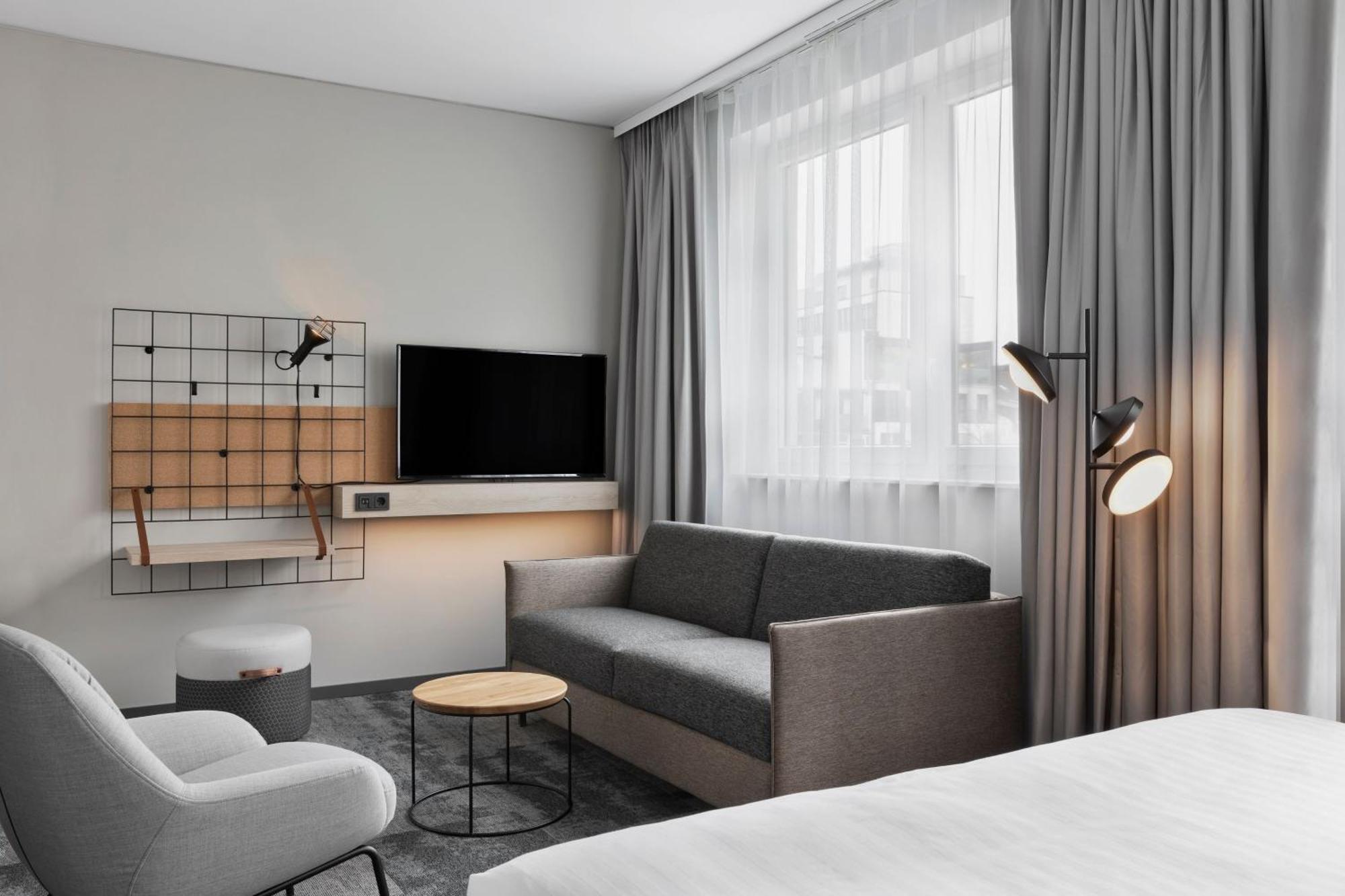 Moxy Duesseldorf City ภายนอก รูปภาพ