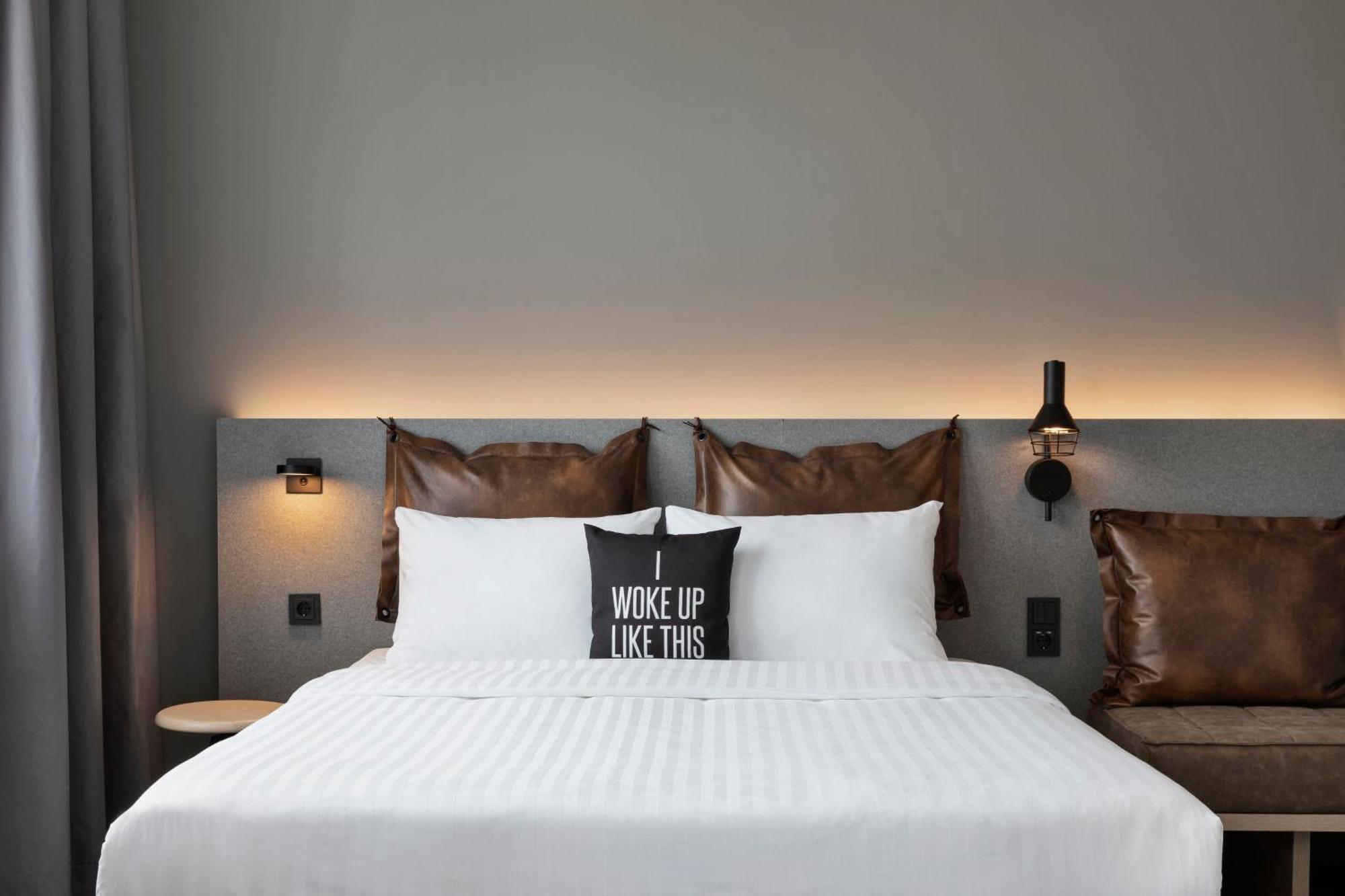 Moxy Duesseldorf City ภายนอก รูปภาพ
