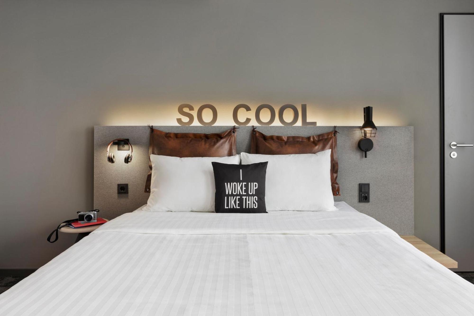 Moxy Duesseldorf City ภายนอก รูปภาพ