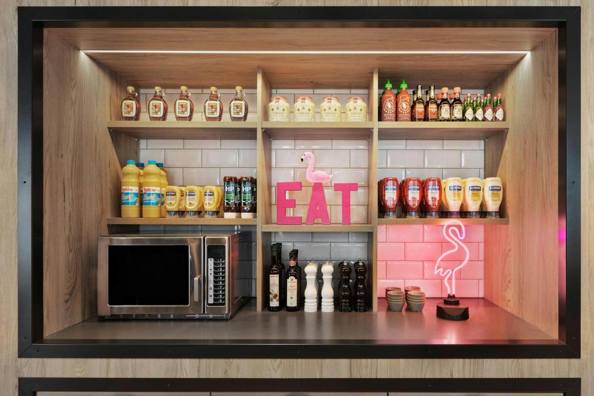 Moxy Duesseldorf City ภายนอก รูปภาพ