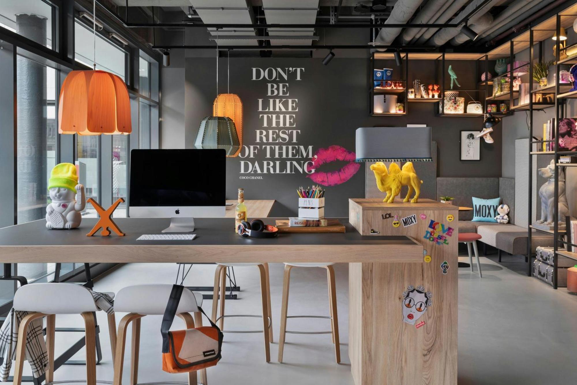 Moxy Duesseldorf City ภายนอก รูปภาพ