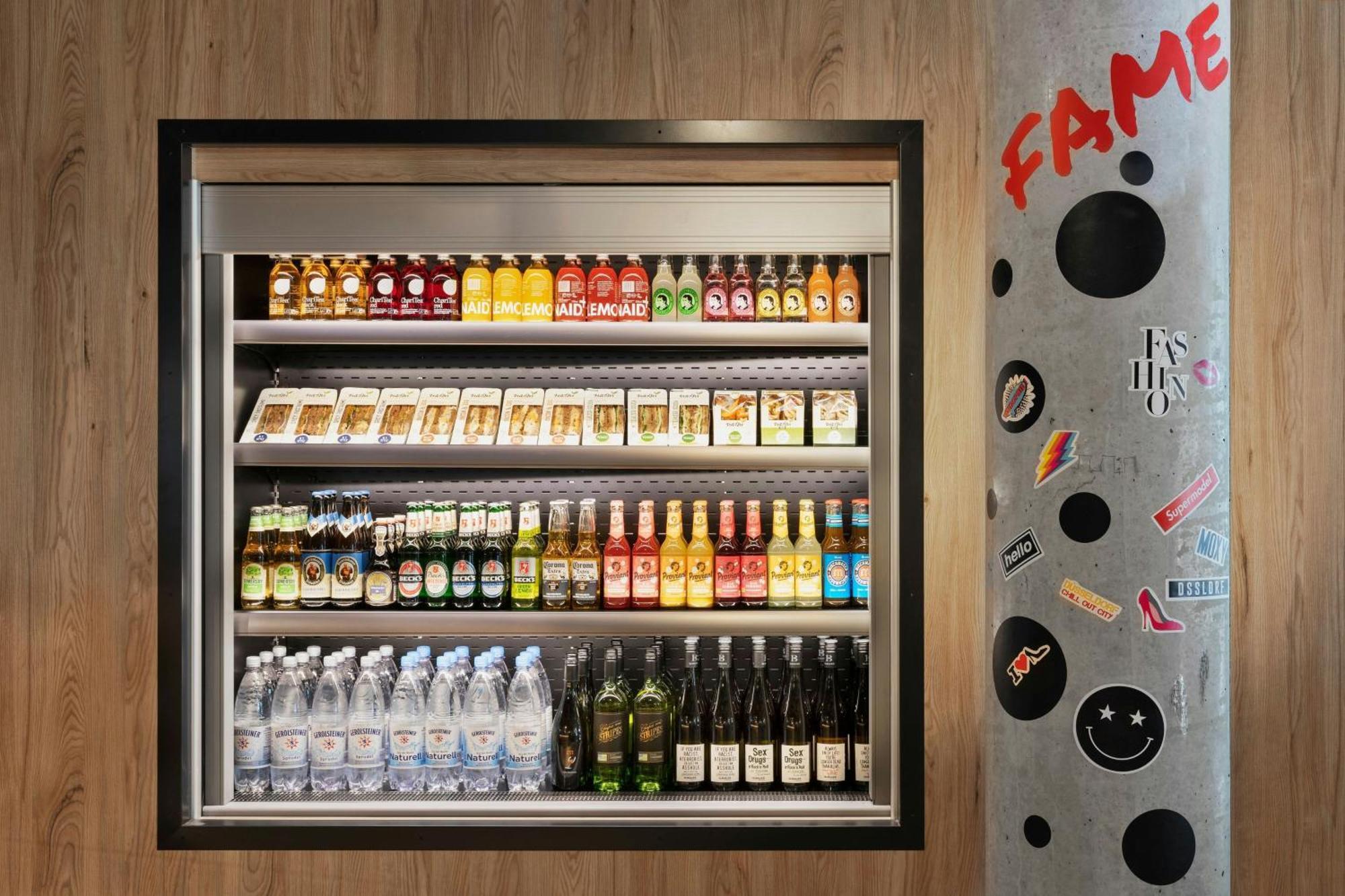 Moxy Duesseldorf City ภายนอก รูปภาพ